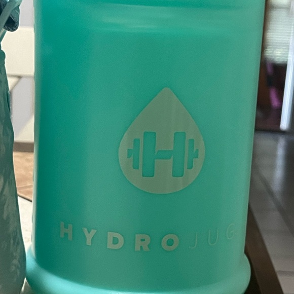 Hydro jug with sleeve like new - Picture 4 of 4